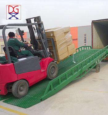 移动集装箱装卸货平台