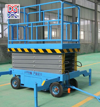 四轮移动式升降机